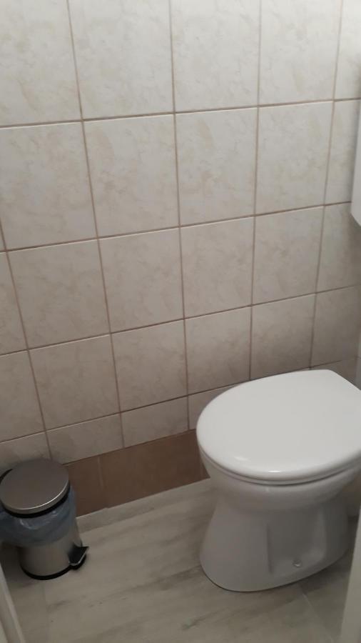 Vilagos, Kellemes Lakas, Jo Koezlekedessel Boedapest Buitenkant foto